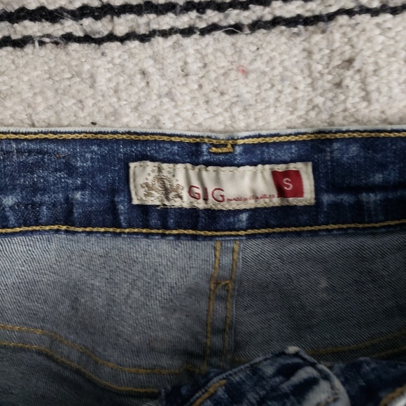 High Rise Shorts - Picture 3 of 3